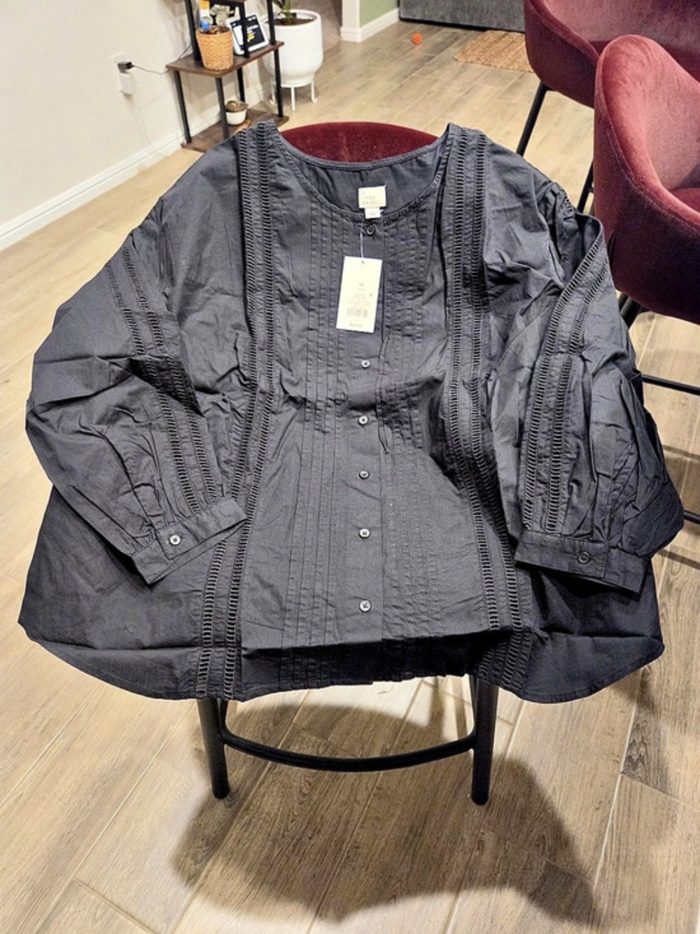 A New DayButton Front Shirt in Black Size NWT